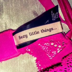 VICTORIA SECRET 34 B (5 Bras)
